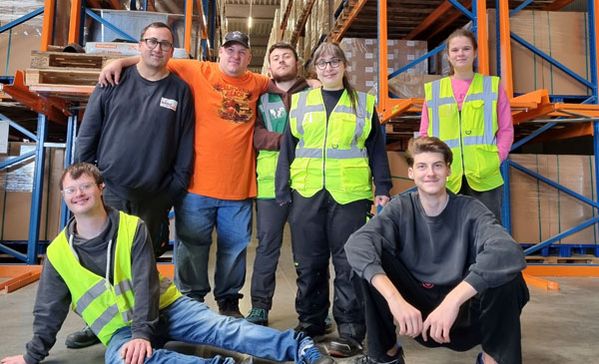 Das Team der Werkstatt und der Firma Bächle Logistics 