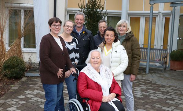 DAs Foto zeigt Verantwortliche der Stiftung Liebenau und des Fördervereins.