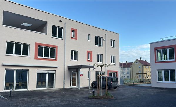 St. Damiano Ein Gebäude von außen fotografiert.