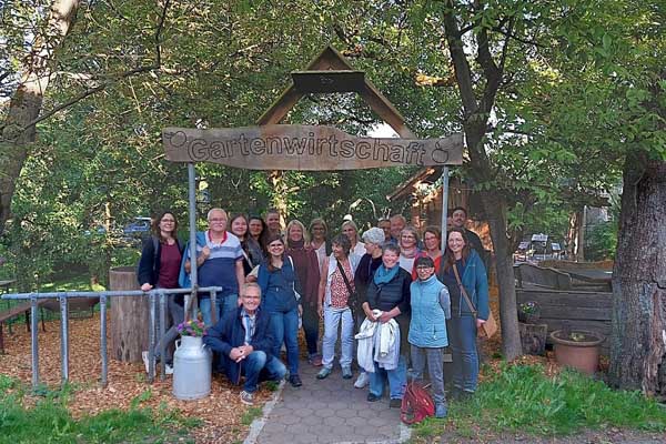 Jubiläum FUD Das Foto zeigt die Ehrenamtlichen des FUD.