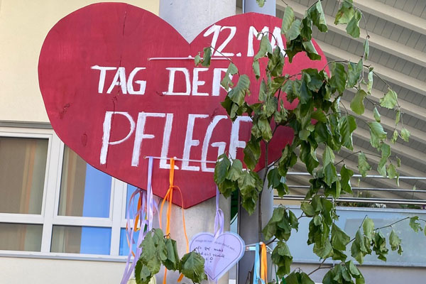 Tag der Pflege Das Foto zeigt den Maibaum.