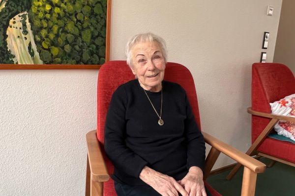 Christa Kuisl Eine ältere Dame lächelt in die Kamera